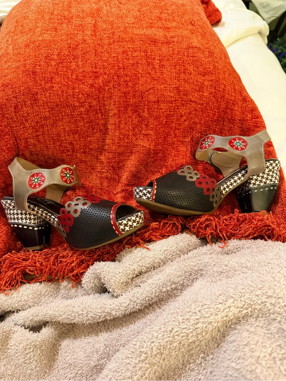 Artisan-Inspired L’ARTISTE Red and Black Women's Perforated Slingback Heels